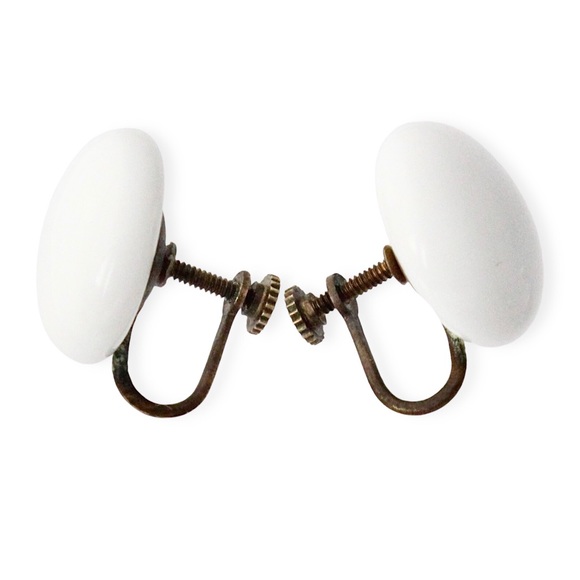 Vintage Milk Glass Screw Back Earrings White Round Button Mid-Century 1950s - Picture 2 of 3